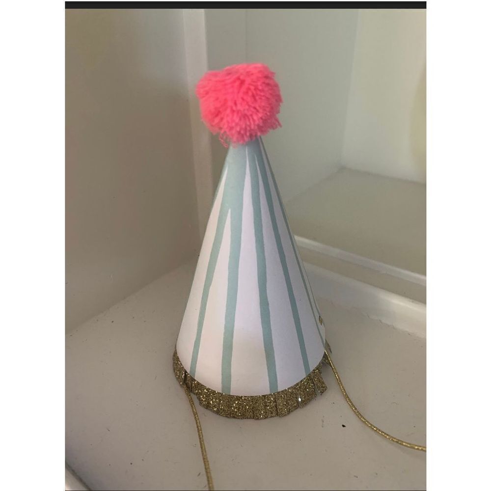8 Mini Party Hats - Picture 2 of 3